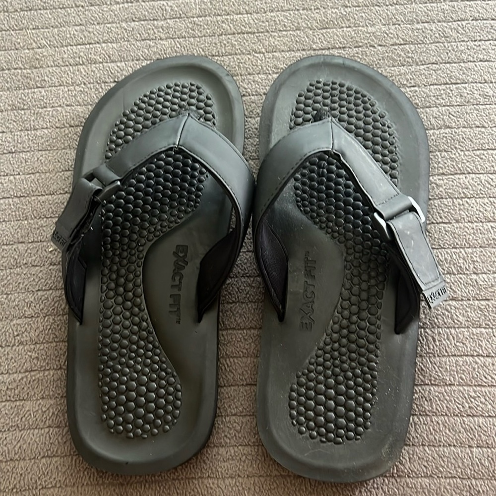 Brand New Men’s Flip Flops - Size M